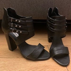 Steve Madden Urgentt Black Leather Sandal